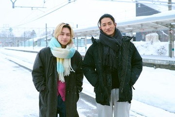 Snow Man岩本照＆トラジャ松田元太と「カラちゃんとシトーさんと、」クランクイン 岩本は「髪にエクステをつけました」【コメント】 画像