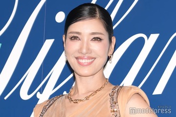 アンミカ、イケメン夫と六本木降臨 夫婦ショットに「お揃いコーデ素敵」「綺麗な夜景に負けてない」の声 画像