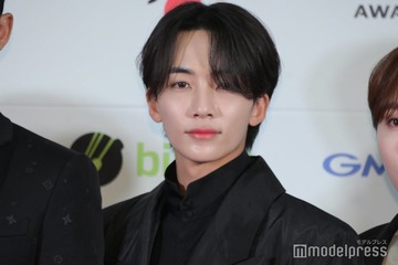 兵役中のSEVENTEENジョンハン、沖縄での写真に反響続々「びっくり」「オーラ溢れてる」 画像