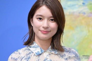 芳根京子、ミニスカ×タイツで美スタイル際立つ「お顔小さい」「ぬいぐるみに負けない可愛さ」と反響 画像