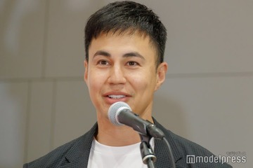 ユージ「マイバッハちゃん」“3000万超え”高級愛車との写真公開「かっこよすぎ」「羨ましい」と反響 画像