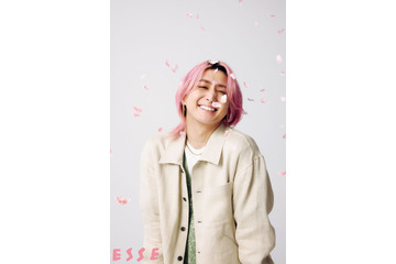 Snow Man佐久間大介「ESSE」表紙初登場 癒やしの存在明かす「かわいすぎて…」 画像