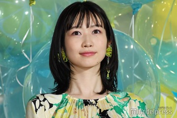 岡本夏美、美デコルテ輝くドレス姿「コスラバ」奥野壮撮影の“プロ級”ショットに「女子の夢が詰まってる」「貴重な1枚」の声 画像