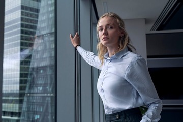 一気見不可避の“極限スリラー”が気になる 嘘と裏切りの頭脳戦に中毒者続出【スティール】 画像