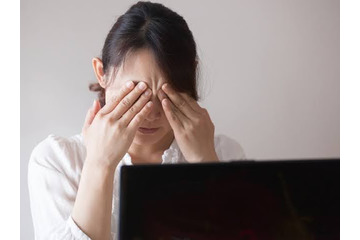 「まだ老眼じゃないはず」でも、夕方になると目がかすむ30〜40代女性に起きていることとは 画像