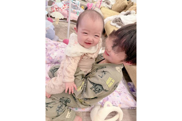 「愛が強め」辻希美、“妹が大好き”三男と次女の仲良し抱っこSHOTを公開 画像