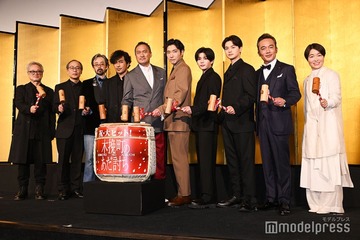 柄本佑、渡辺謙、なにわ男子・長尾謙杜ら“アベンジャーズ”集結 鏡開きで「木挽町のあだ討ち」大ヒット祈願 画像