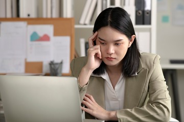 48歳、帯状疱疹と神経痛の日々。医師からは入院を勧められるような状態だけど、仕事を休むわけにはいかなくて 画像