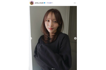 神部美咲、美脚際立つタイトショーパン姿に視線集中「まっすぐで綺麗」「スタイル良すぎて眼福」 画像