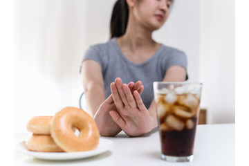 「意志が弱い」は間違い。ダイエット成功の鍵は「お菓子を隠す」！ 画像