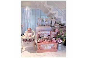 辻希美、生後6ヶ月次女の初節句SHOT公開「我が家の姉妹のお祝いです」 画像