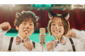 二宮和也＆白本彩奈、猫姿でお笑いコンビ結成 2度目のCM共演で息ぴったり 画像