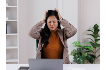 「感謝されないと不安」「評価されてない？」上司の機嫌や言動が気になって集中できない！そんな心理状態になる理由と対処法を、メンタルヘルスの専門家が解説 画像