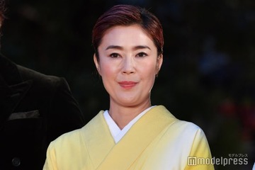 寺島しのぶ「背中に飛び乗ってきた」息子・尾上眞秀との仲良しショット公開「甘え方が可愛すぎ」「大きくなりましたね」の声 画像