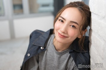 辻元舞、1938枚のシールで描いた“横浜中華街”が話題「あまりに大作」「色使いが天才的」 画像