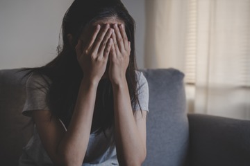 「低学歴がうつるから近づくな」と言われて…。母を馬鹿にする娘、そして院卒エリート夫の異常な“学歴ハラスメント”の実態とは 画像