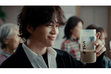 timelesz菊池風磨「VALX」新WEB CMでウインク披露 大声出すシーンに「照れました」 画像