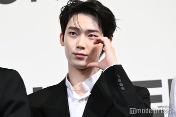 ENHYPENソヌ、大阪の街中＆USJ降臨ショット公開「プラベ感たまらない」「かっこよすぎる」の声 画像