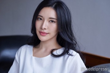 “世界一のグラビア雑誌”表紙も飾った4児のママ・紗世「VOGUE UKRAINE」に登場「また一つ夢が叶いました」 画像