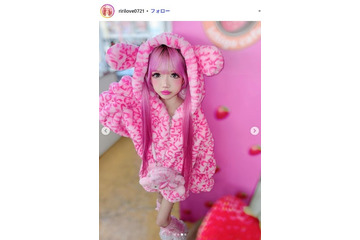 “小学生姫ギャル”りりぴ、母親との“全身ピンク”2ショットに反響「髪色までお揃いですごい」「笑顔がそっくり」 画像