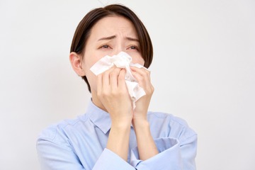 日本で今、花粉症が増えている理由。乳酸菌飲料を飲んでも改善しない人の特徴とは【医師監修】 画像