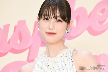 高橋ひかる、ワンショルトップスコーデに絶賛の声「スタイルがいい人しか着こなせない」「肩のライン憧れる」 画像