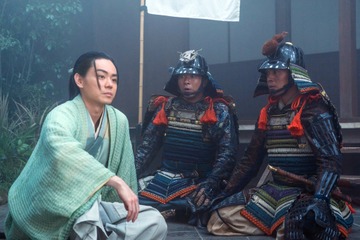 「銭をよこせ」小一郎は直の死を乗り越えられるのか。彼を立ち上がらせた“500文の賭け”【NHK大河『豊臣兄弟！』9話】 画像