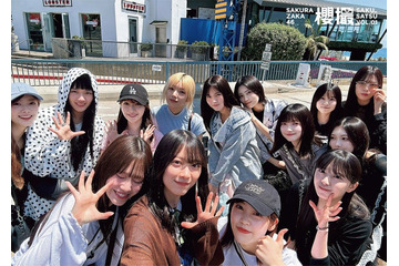 櫻坂46、写真集「櫻撮」“24時間限定”特典ポスター解禁 LA集合写真・プリクラ風ショットも 画像