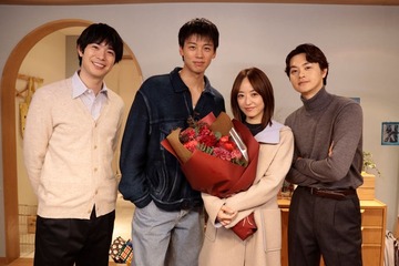 竹内涼真・井上真央ら「再会」同級生が笑顔でクランクアップ 絶句の展開にも「僕ら4人っぽい」 画像