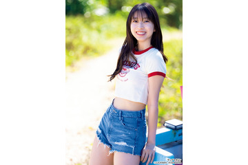 モー娘。牧野真莉愛、美ウエスト＆美脚披露「ヤンマガ」20回目表紙で抜群プロポーション見せる 画像