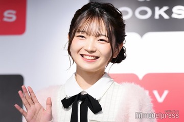 元AKB48福留光帆、ミニスカ衣装で美脚全開「脚が綺麗すぎる」とファン二度見 画像