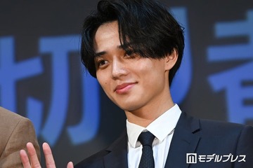 「リブート」King ＆ Prince永瀬廉、苦労したシーン振り返る「苺を支えます！」 画像