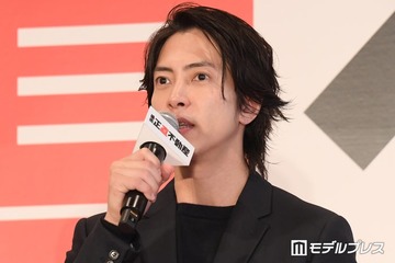 シソンヌ長谷川、山下智久の“芸人並み”アドリブ量に驚き 共演者同士の仲良し秘話も「学校みたい」【正直不動産】 画像