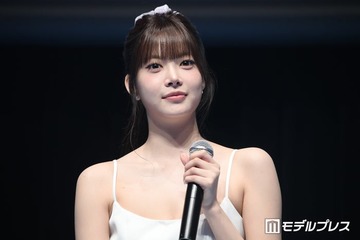 LE SSERAFIMウンチェ、ノースリーブ×ミニスカから圧巻美脚輝く「小顔際立つ」「色白で綺麗」の声 画像