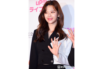 TWICEジョンヨン、ノースリ姿の鏡越しショットに反響続々「ビジュ最高」「美しすぎる」 画像