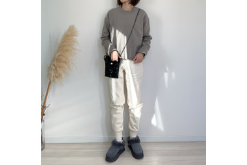 今季大ヒットした【ユニクロ】スウェットパンツ。軽やかな白は、春にも活躍しますよ【40代の毎日コーデ】 画像