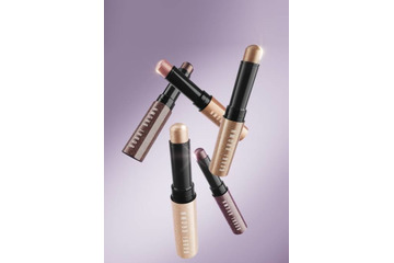 ボビイ ブラウン、水光のような輝きを宿す「クリスタル アイシャドウ スティック」誕生 画像