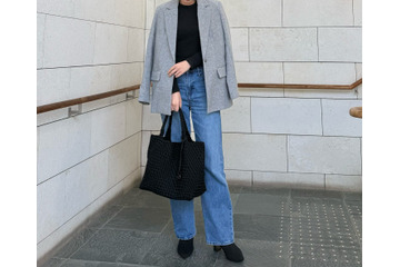 大容量トートバッグをオシャレに持つ。荷物が多い日に参考にしたいハンサムスタイル【40代の毎日コーデ】 画像