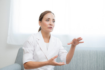 猛暑より地味に要注意！「春の寒暖差が招く自律神経の乱れを放置すると不調だけでなく…」最小限に抑えるため外出時にできる簡単なことは？【石原新菜先生が解説】 画像