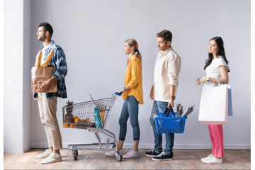 【アメリカで…】レジ待ちで前の客が突然「満面の笑み」！？順番を譲られた理由に⇒「自由で素敵」 画像