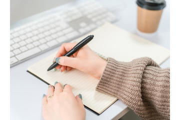 治らない原因不明の不調が、「書く」だけでスーッと消える⁉心療内科の専門医が教えるセルフケア 画像