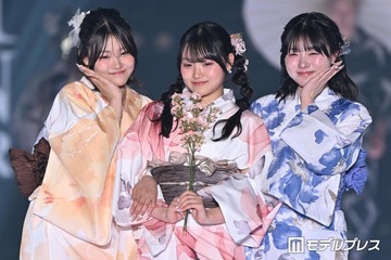 3姉妹YouTuberろこまこあこ、色鮮やかな浴衣姿 腕組み仲良しランウェイ【関コレ2026S/S】 画像