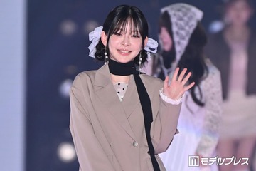 韓国美女・テリ、小物使い光る春コーデ ツインお団子ヘアが可愛い【関コレ2026S/S】 画像