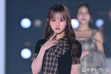 Onephony田島櫻子、ミニワンピから色白美脚スラリ キュートな仕草で魅了【関コレ2026S/S】 画像