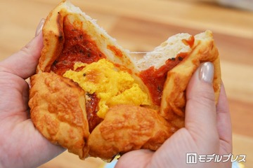 ファミマ、“超も～っちり”食感の新作パンを実食！じゅわもちピザパン、はみ出すホイップのあんぱん等3種 画像
