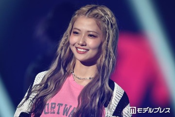 フォーエイト48あみか、膝上ミニドレスで美脚スラリ「小顔が際立ってる」「お姫様みたい」の声 画像