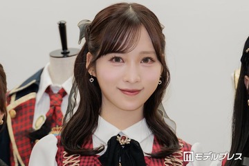 AKB48小栗有以、ミニスカ衣装ショット多数公開「ビジュ良すぎ」「脚が綺麗すぎる」と反響 画像