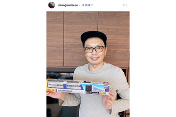 中川家・礼二、息子との“鉄道満喫旅”2ショットに「ペアルック素敵」「後ろ姿そっくり」の声 画像