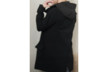 シルエットがおしゃれな【GU】シェルパーカ。雨も肌寒さもしのげる、持っていると安心の一枚って？【40代の毎日コーデ】 画像