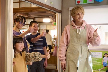 【タツキ先生は甘すぎる！第1話】教室長・タツキ（町田啓太）のもとへ元中学教師のしずく（松本穂香）がやってくる 画像